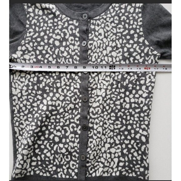 Cardigan Sweater MEDIUM Button - Picture 12 of 15